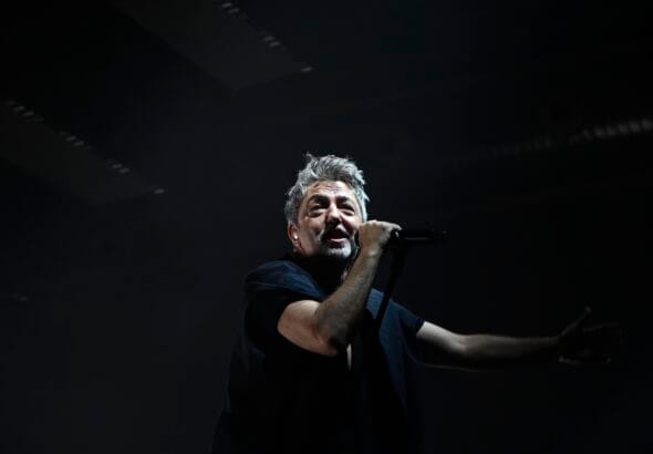 Babasónicos impuso su propio ritmo y Barcelona respondió